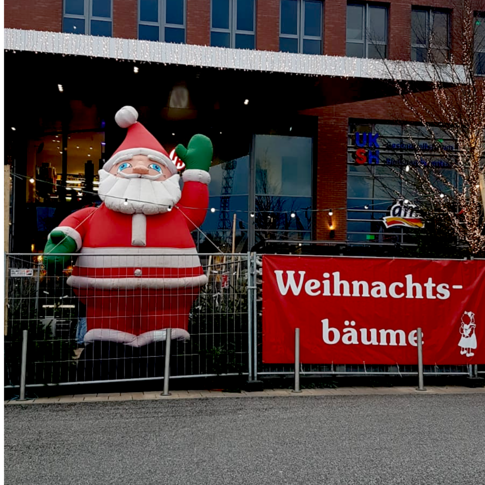 Giant Inflatable Santa POS Shop