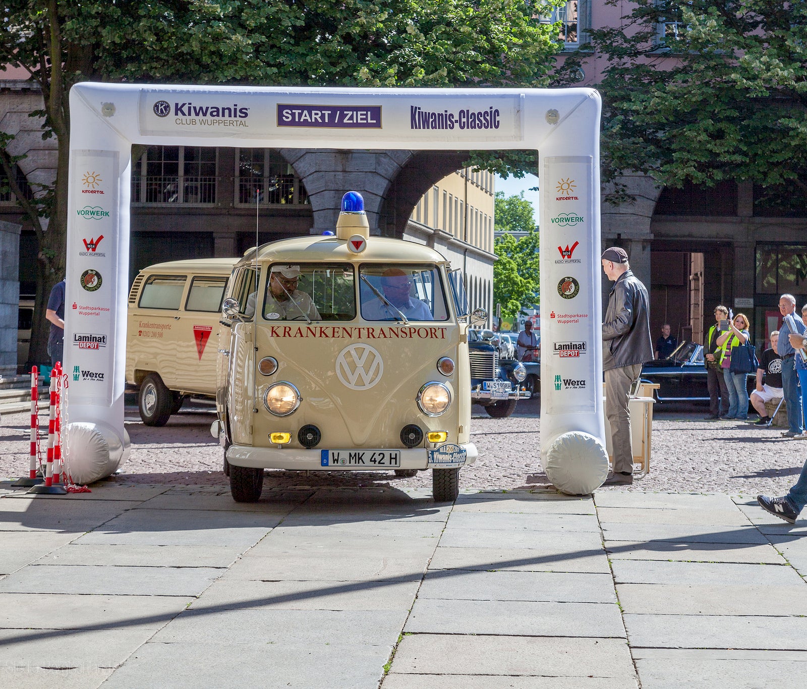 Inflatable finish line - Easy to handle and store