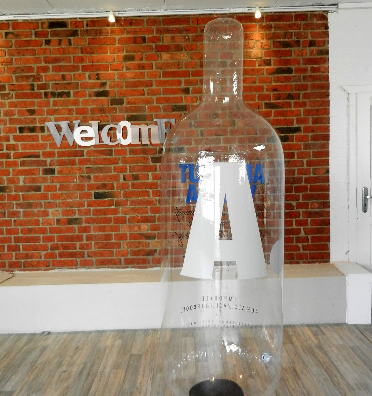 Inflatable Giant advertising bottle 2 m - 6 m (6.5 ft to 19.5 ft) Inflatable24.com by Inflatable24.com
