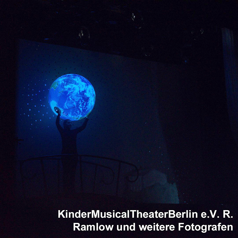 Crowdballs Vinyl from 1 m (3.5 ft)- 2 m( 6.5 ft) - 100% digital printing Inflatable24.com 1 m - 3.5 ft 12V white LED by Inflatable24.com